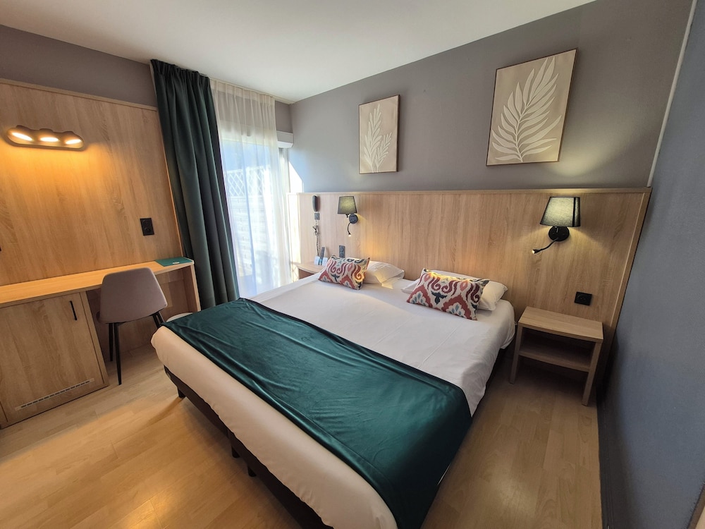 HOTEL LES GRAVADES 16/38