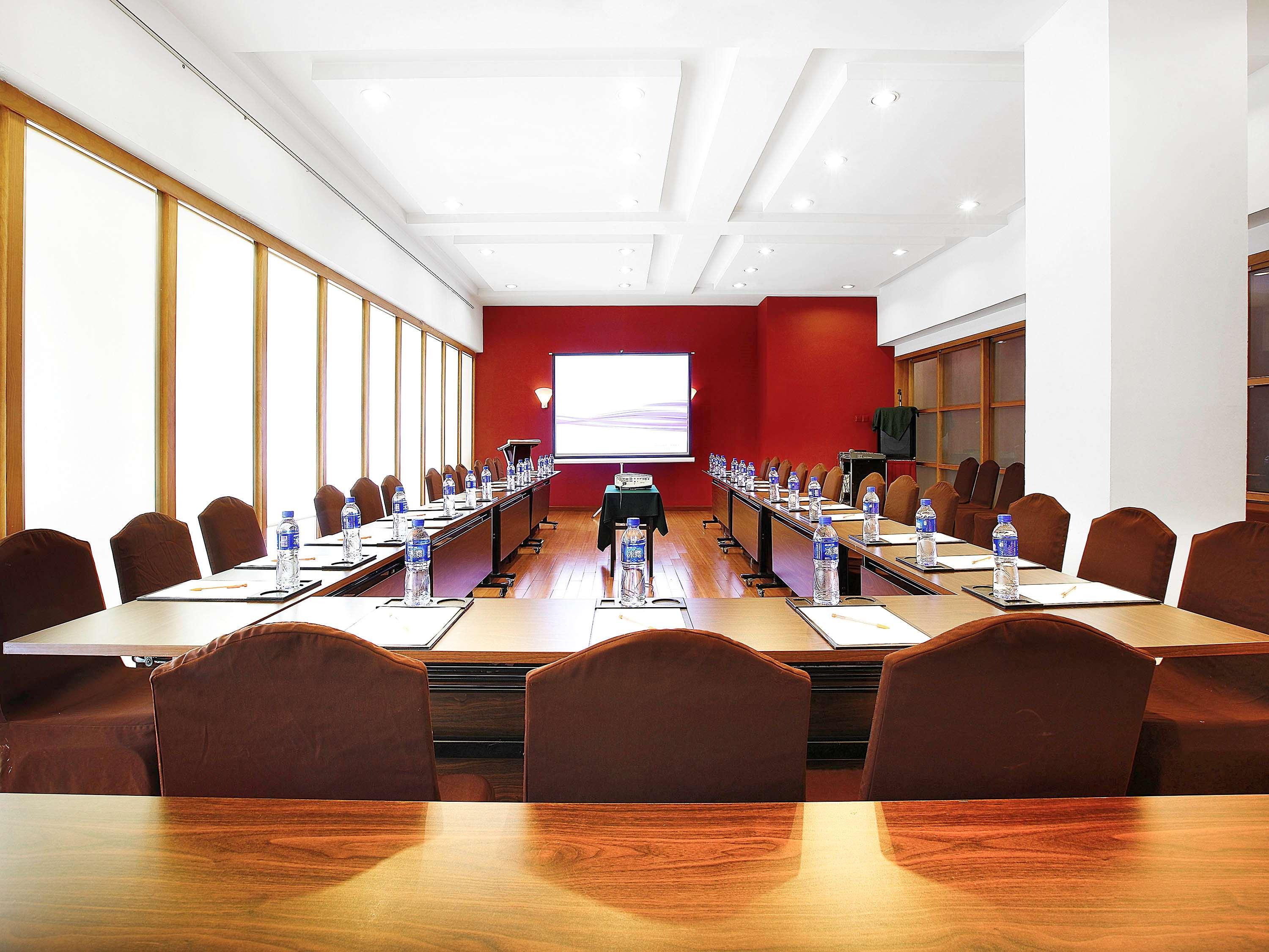 Beijing XinQiao Hotel 42/50