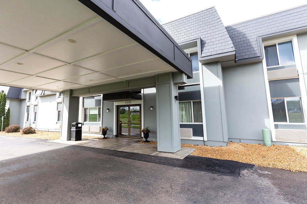 Budget Host Inn 54/60