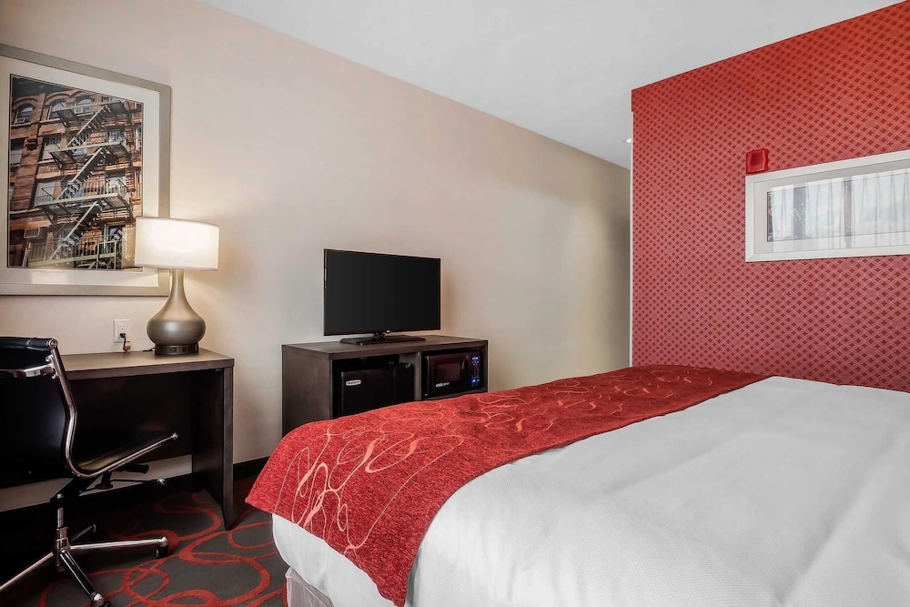 Comfort Inn And Suites Near Stadium 11/44