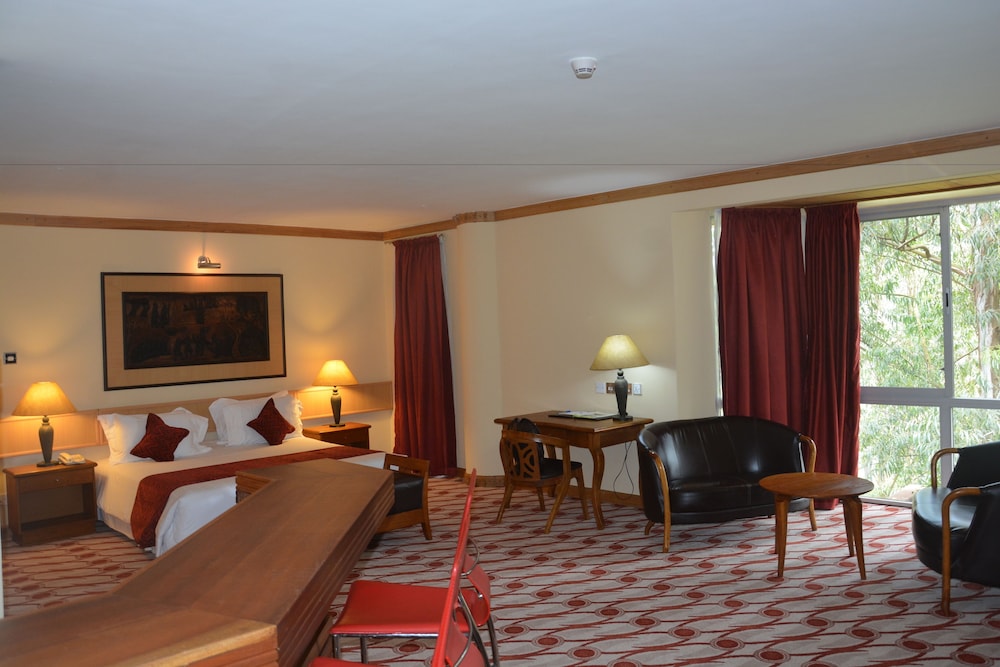 GOLF COURSE HOTEL 31/42