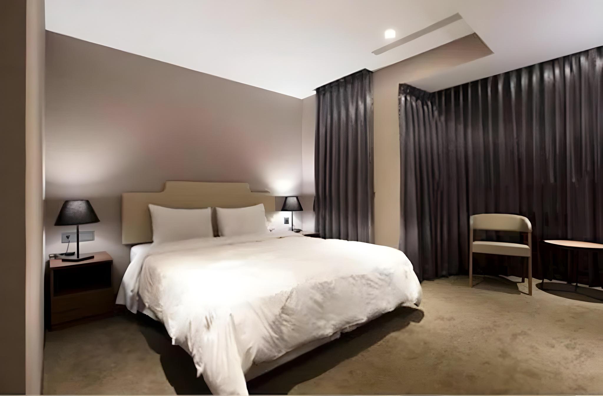 Business, King Bed