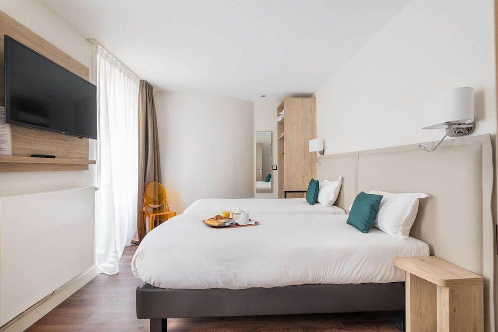 Hotel Courcelles Mederic 14/39