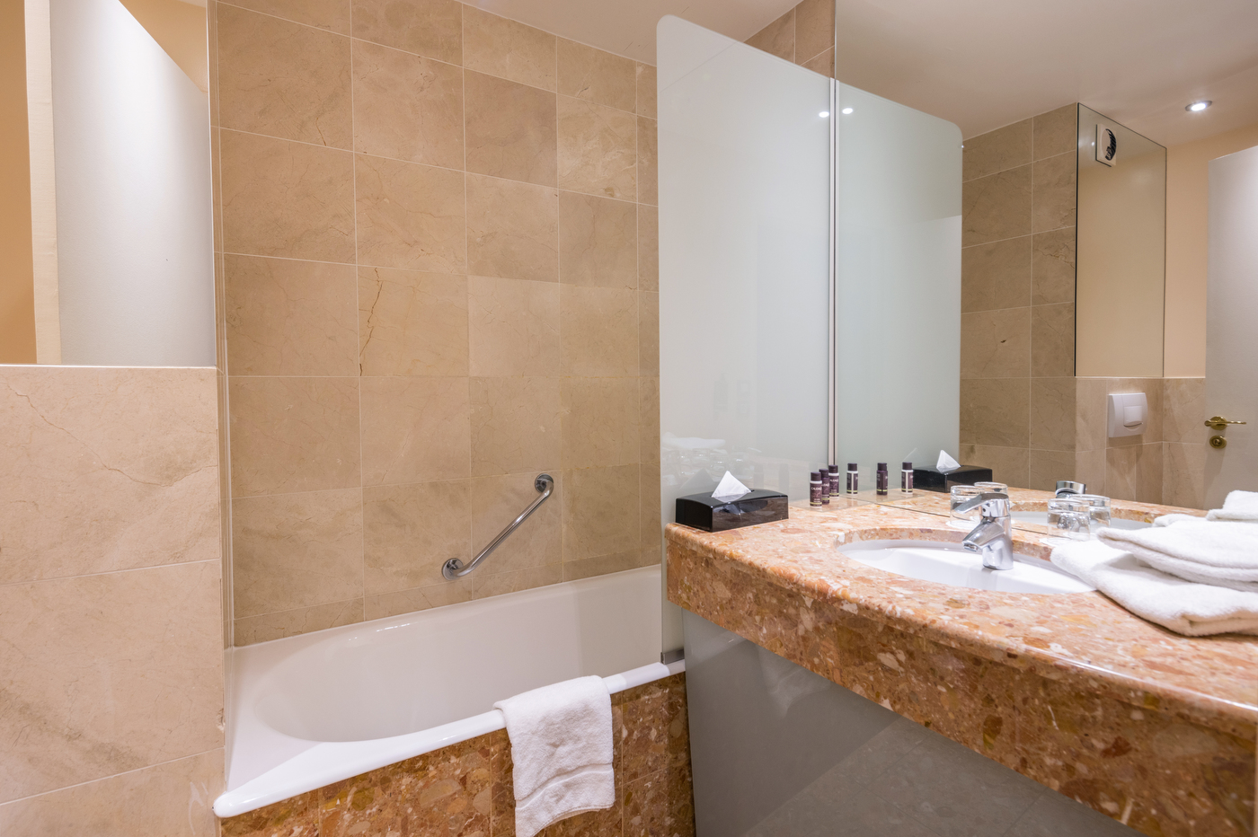 غرفة كلاسيكية بسرير مزدوج أو سريرين منفصلين، Paris Neuilly Hotel 6/6