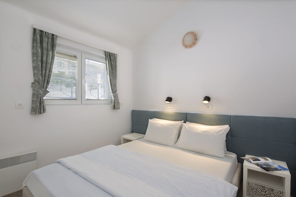 1 Bedroom, Gallery, Premium, Apartment, King Bed, 1 Queen and 1 Single Bed