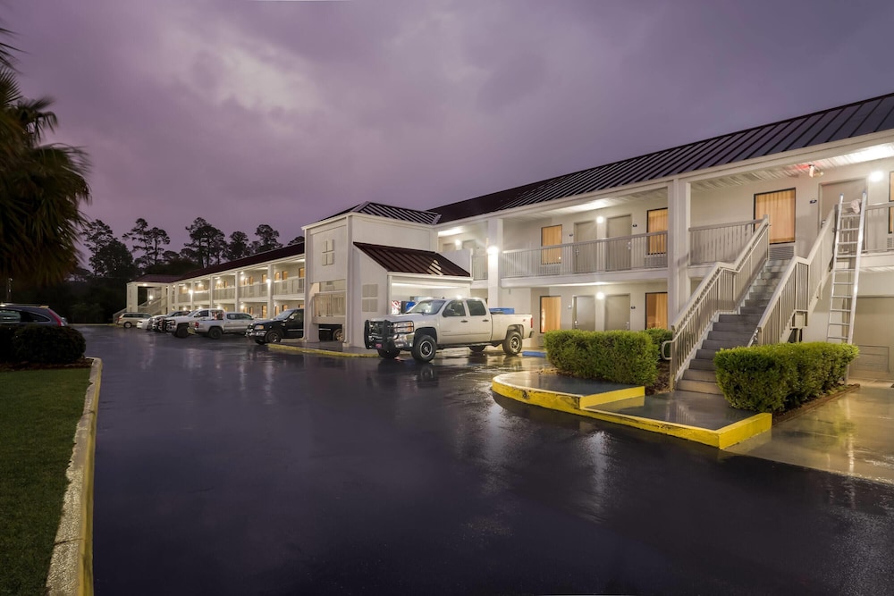 Days Inn By Wyndham Bainbridge 33/39