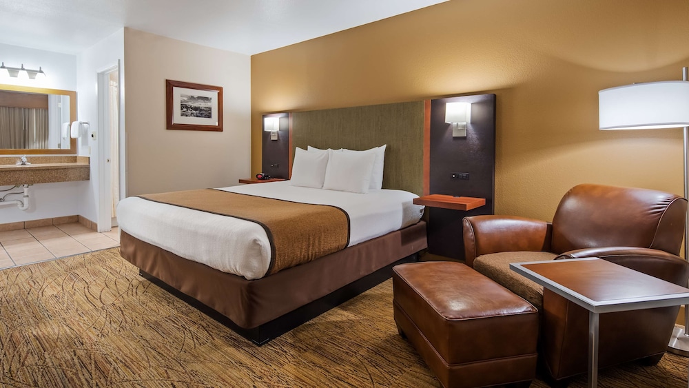 غرفة قياسية بسرير كوين، Best Western Discovery Inn 3/7
