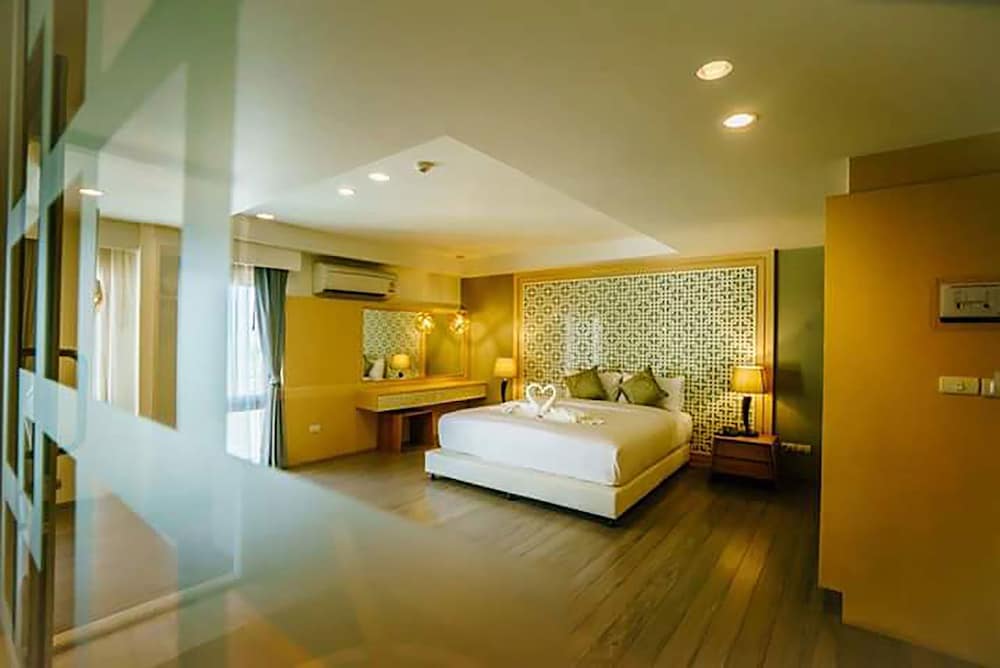 Moon Dragon Hotel 15/63