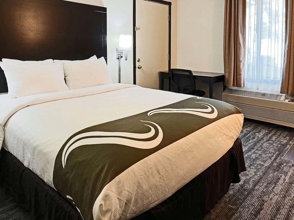 ROOM, QUEEN BED, ACCESSIBLE
