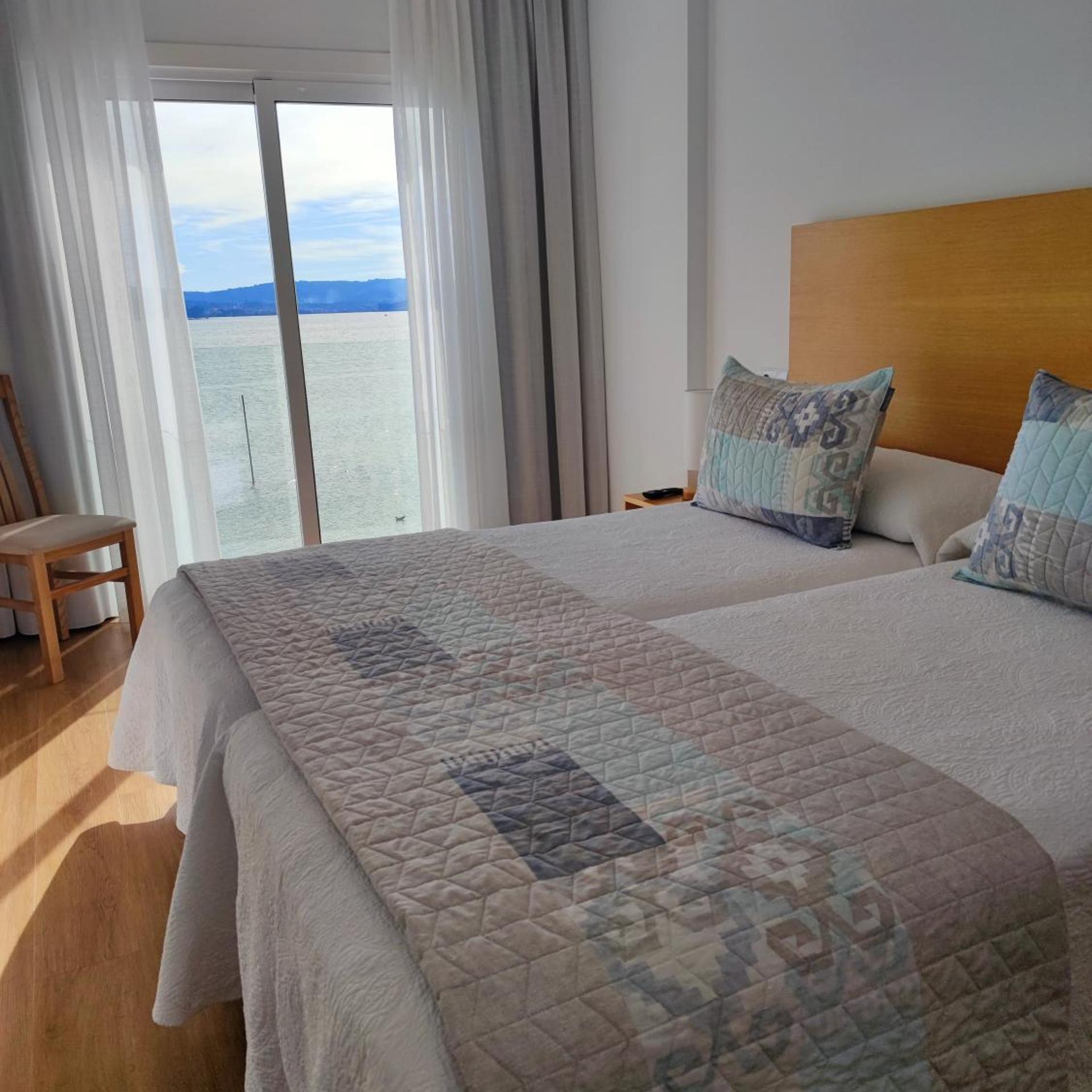 APARTAMENTOS LA TOJA 3/30