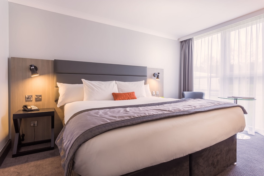 Holiday Inn Newcastle Gosforth Park By IHG 16/76