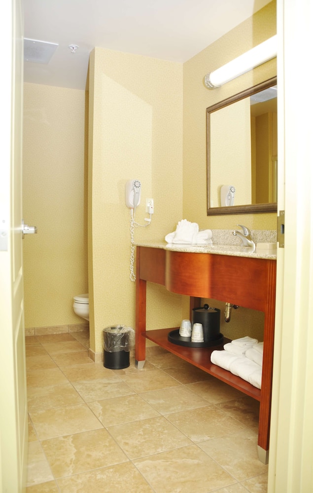 Hampton Inn Macomb 24/63