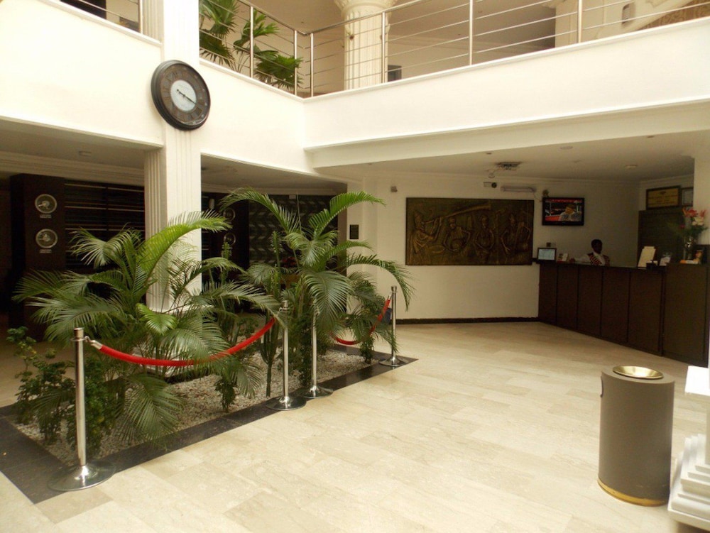 Thornberry Savannah Suite Hotel 6/32