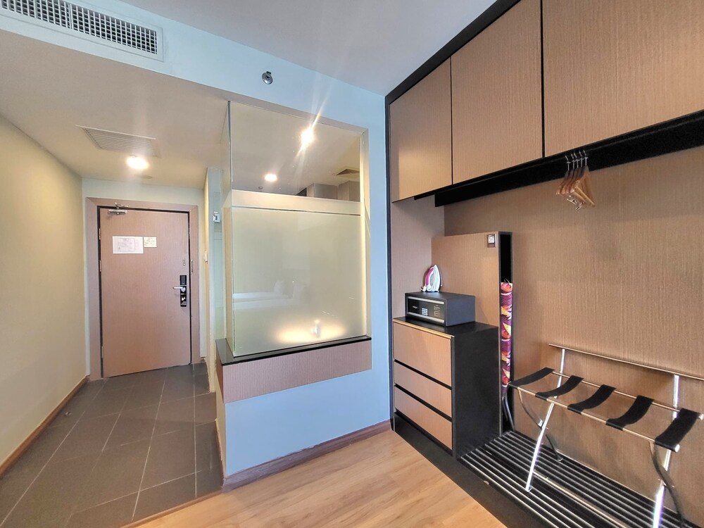 Roxy Hotel Apartment 28/58