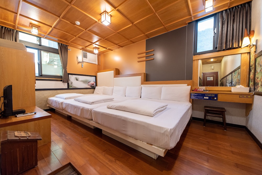 ShanKou Hotspring Hotel 11/53