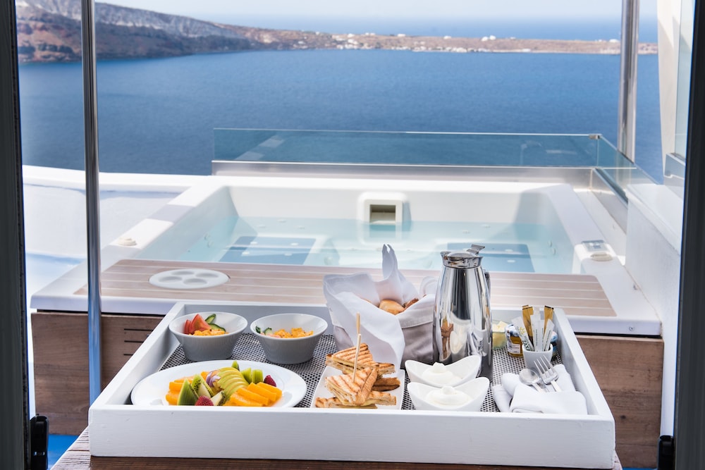 Hyperion Oia Suites 30/45