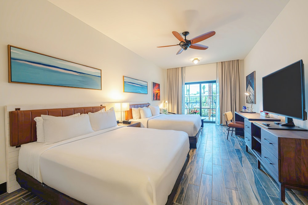 PREMIER, 2 QUEEN BEDS, POOL SIDE, PATIO