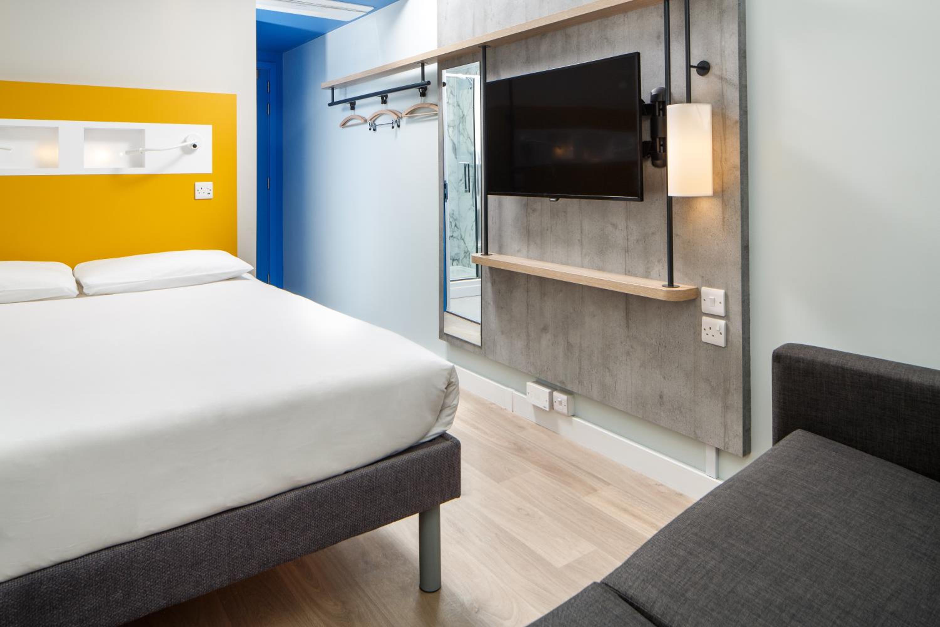 Room, Double Bed, No Window