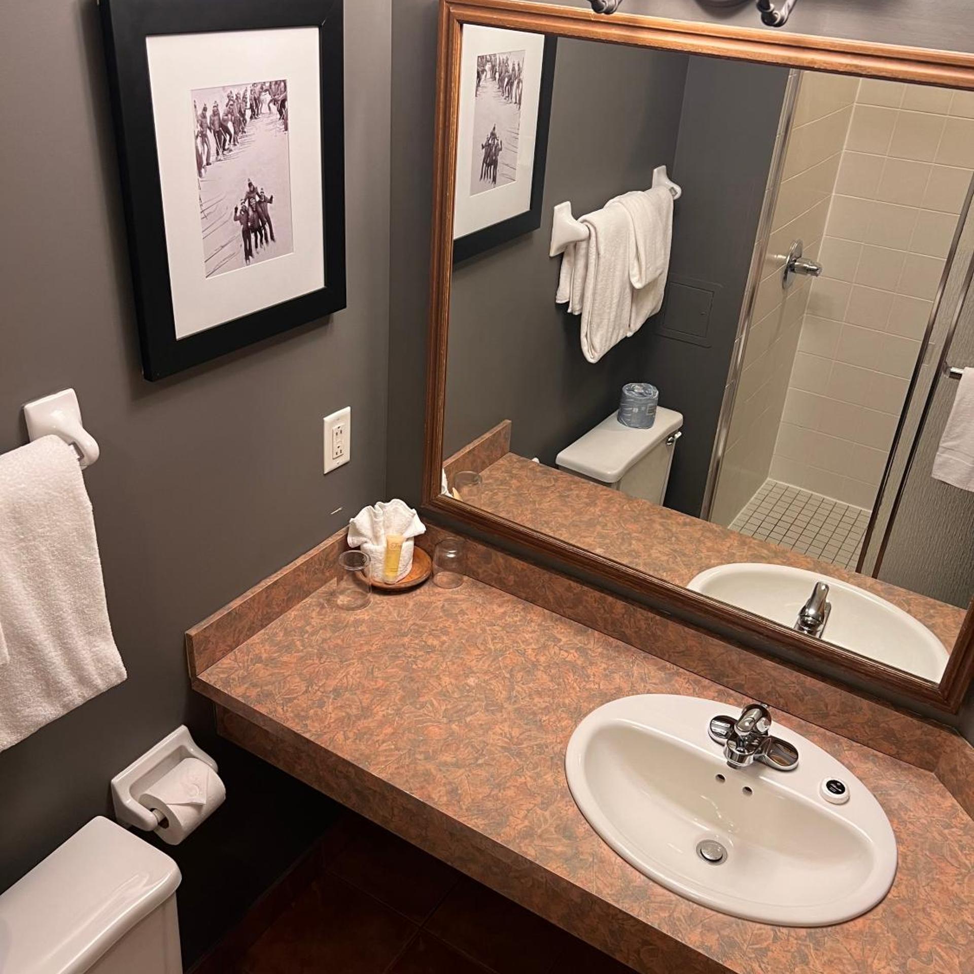 SUITE, LAKE VIEW
