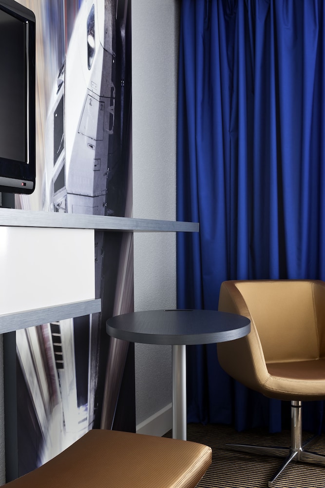 Mercure Paris Massy Gare TGV 64/76