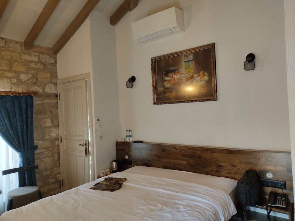 FAMILY, KING BED, COURTYARD VIEW