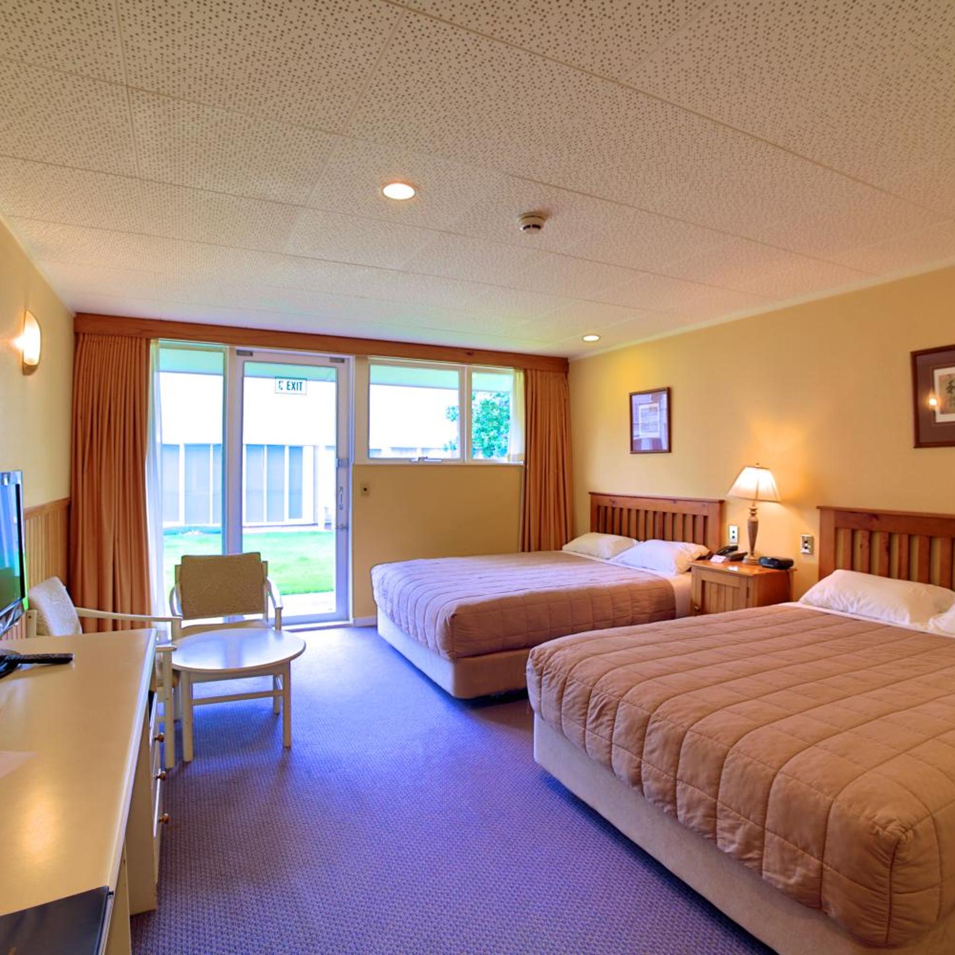 Superior, Twin Beds
