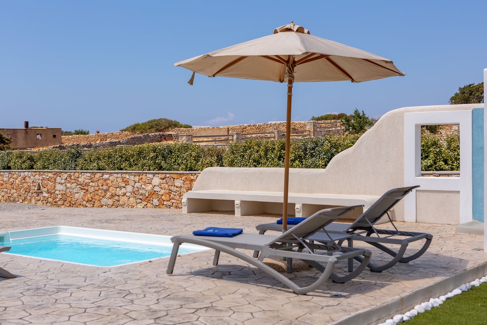Sun and Moon Villas and Suites 58/72