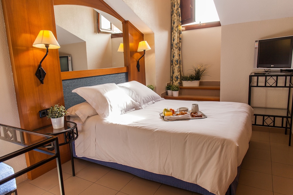 Hostal Miguel De Cervantes 15/57
