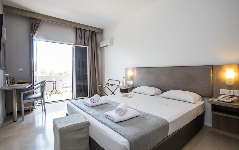 Silver Bay Hotel 16/62