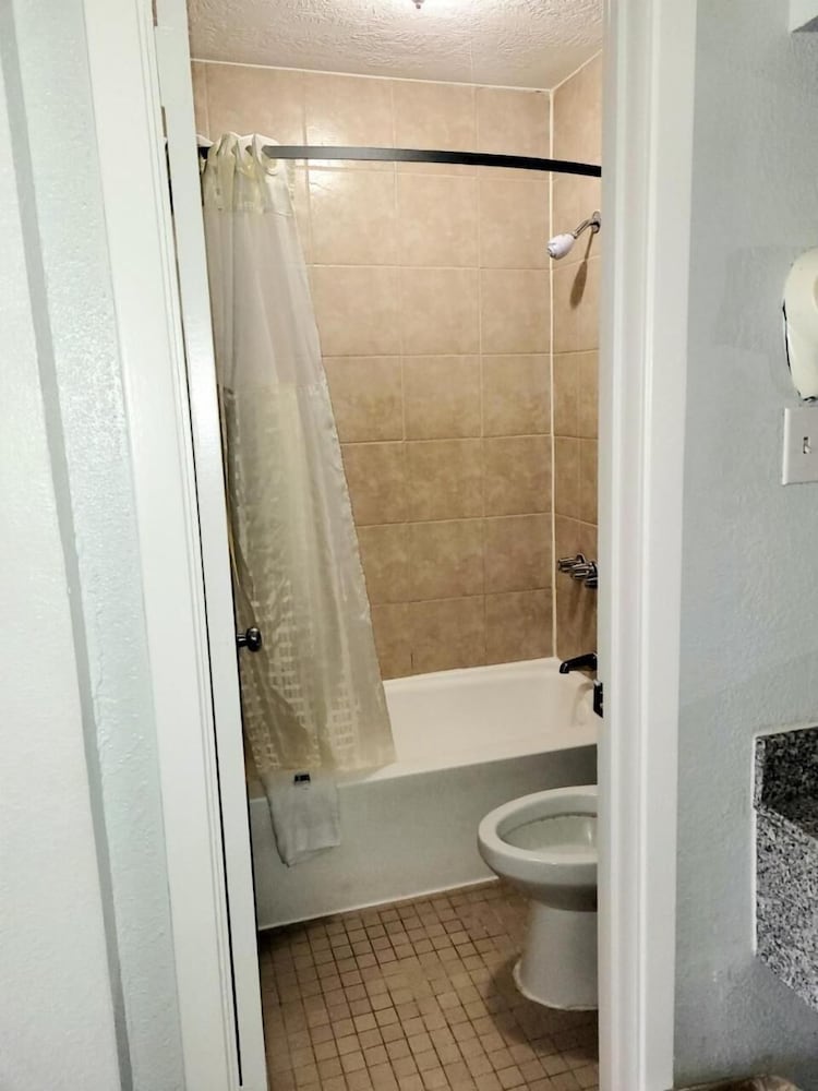 Best Price Motel & Suites 4/56