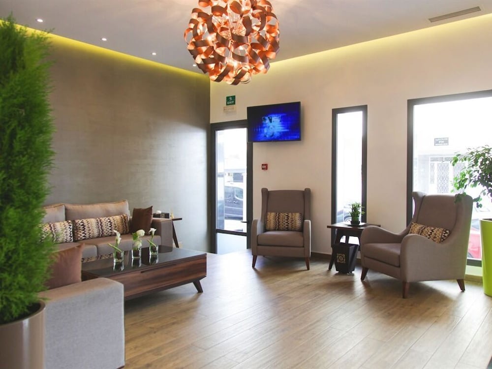 Smarts Hotel 42/58