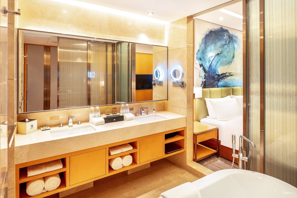 Holiday Inn Neijiang Riverside 6/81