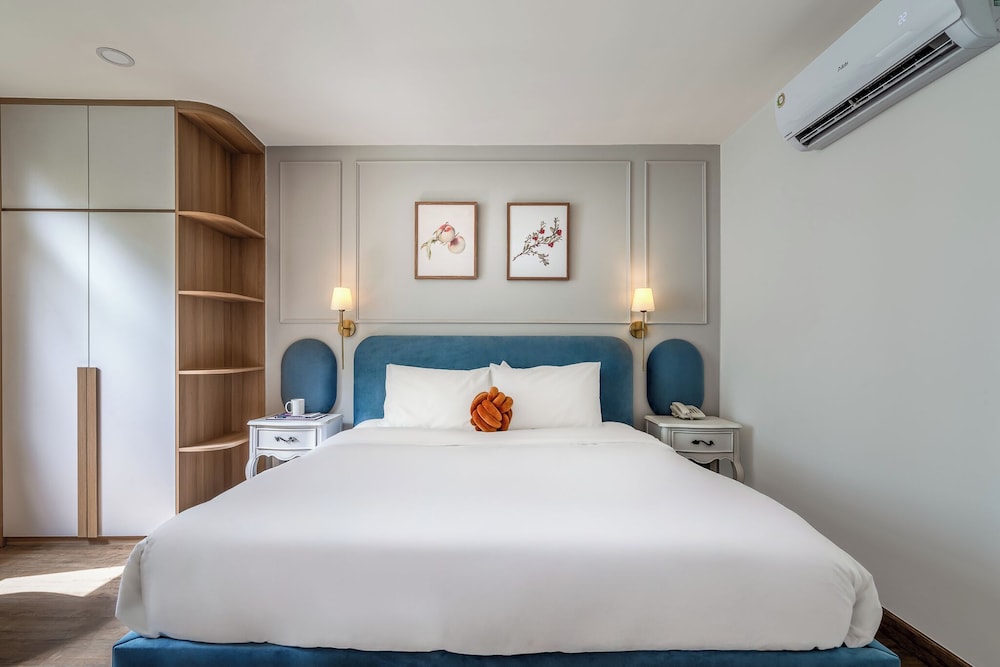 SAZI Resin Hotel - Free Nails/HairWash 11/50