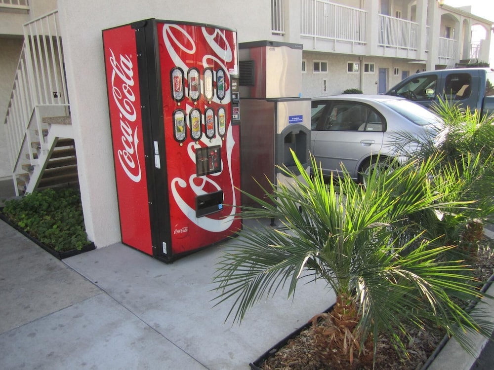 Motel6 Anaheim, CA 30/38