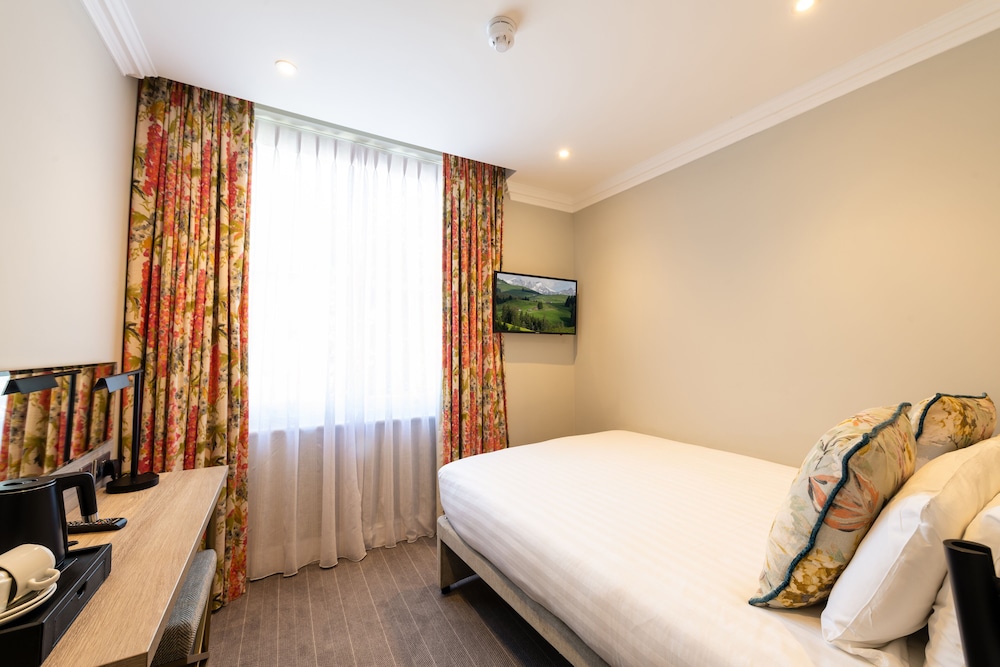 Byron Hotel 10/69