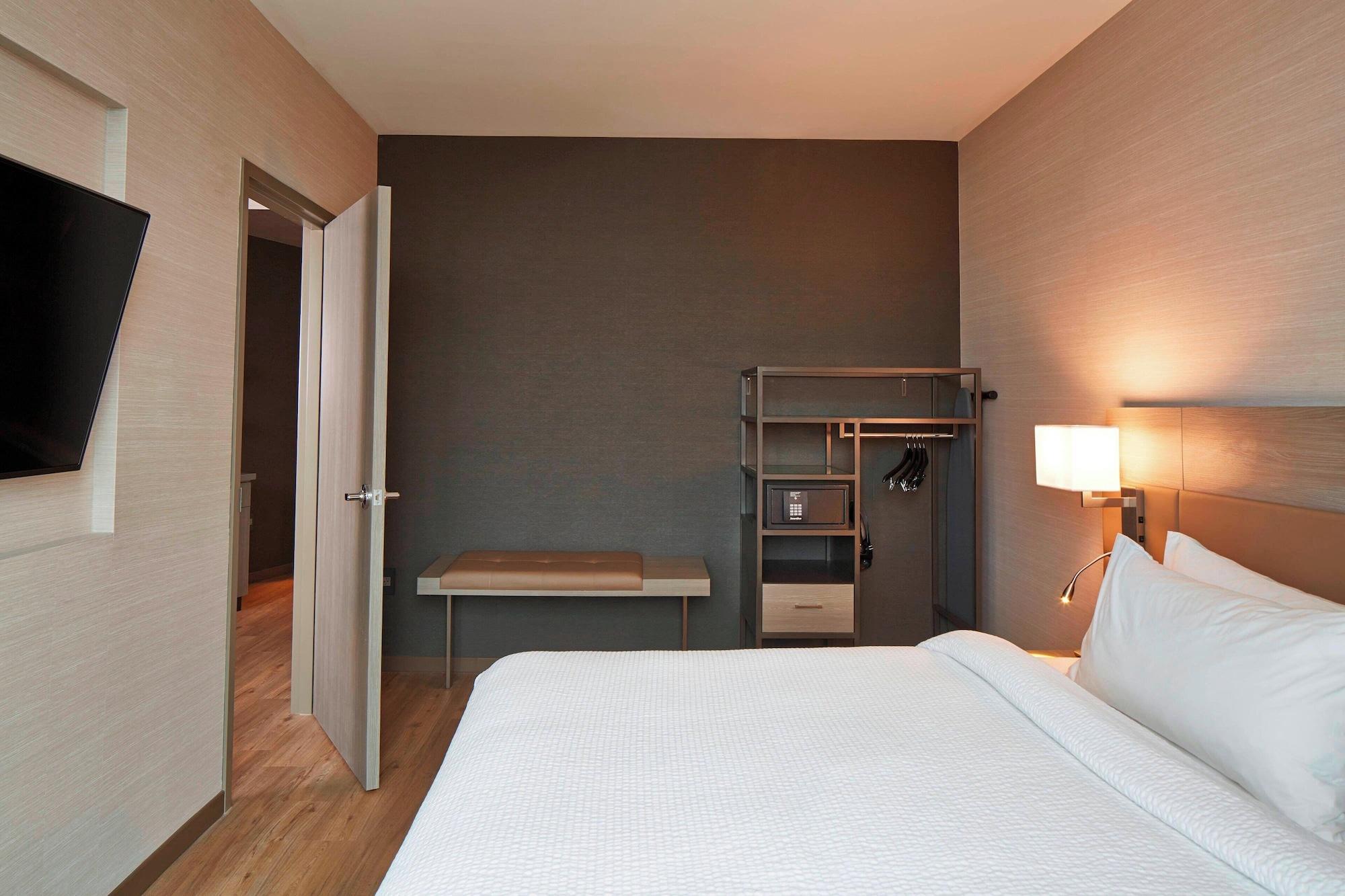 Suite, Multiple Beds, River View, Accessible