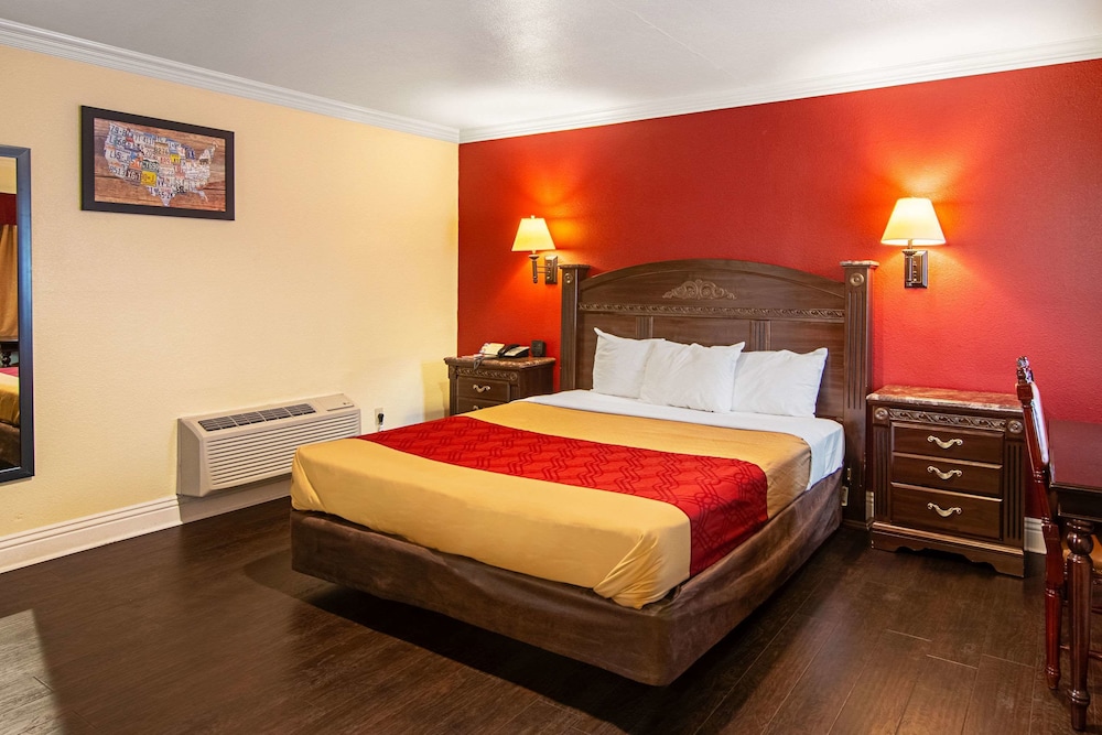 Econo Lodge Long Beach I-405 6/25