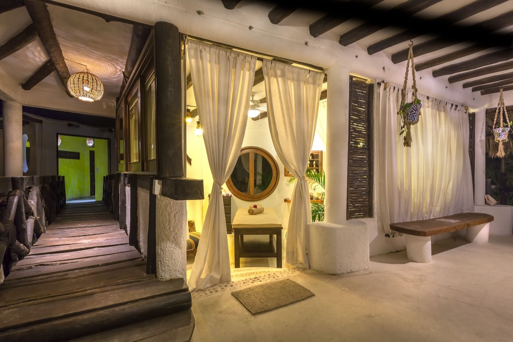 Beachfront Hotel La Palapa - Adults Only 20/36