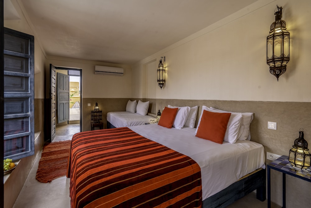 1 BEDROOM, PREMIUM, SUITE
