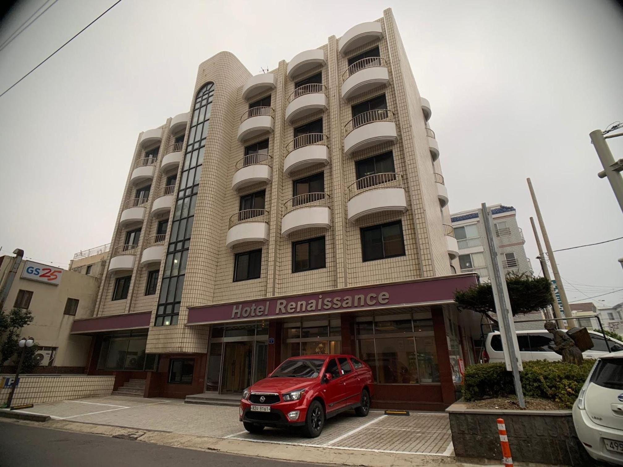 Renaissance Hotel - Hostel 1/23