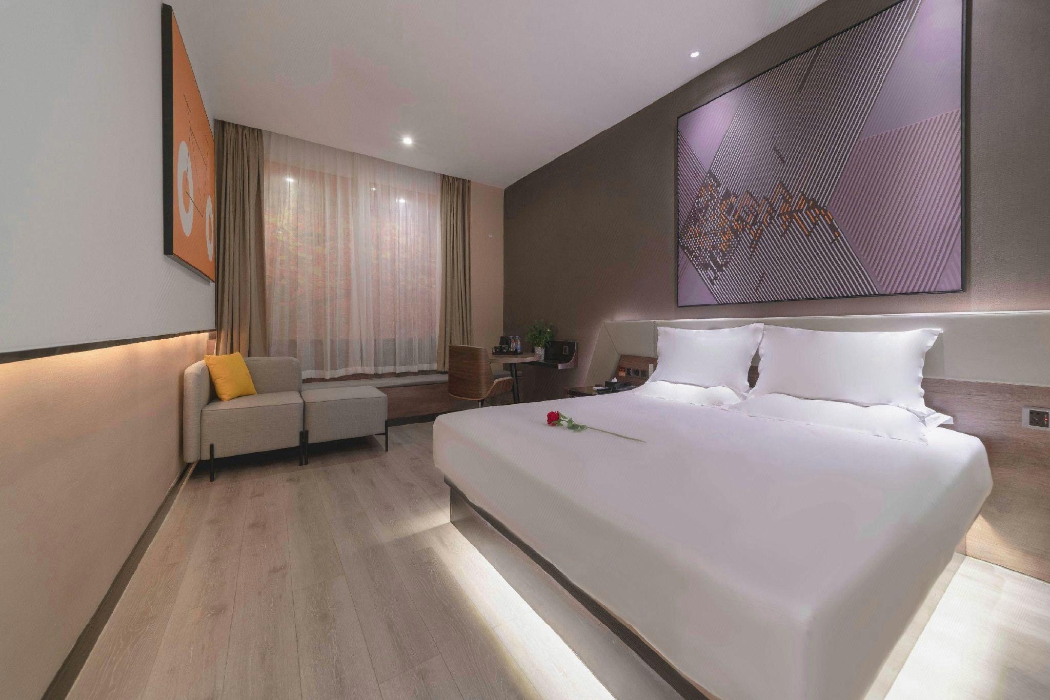IU Hotels Wuhan Jianghan Road Metro Station 21/50