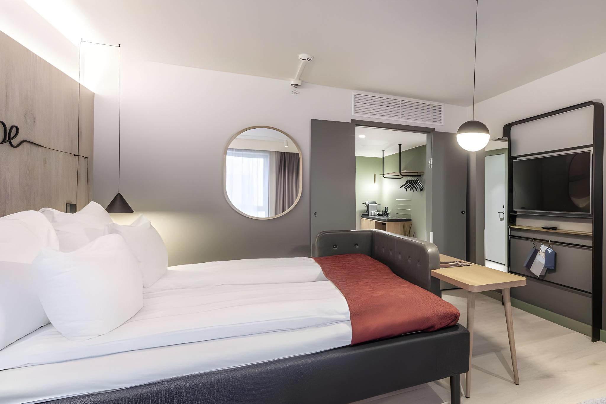 Grand, Double Bed