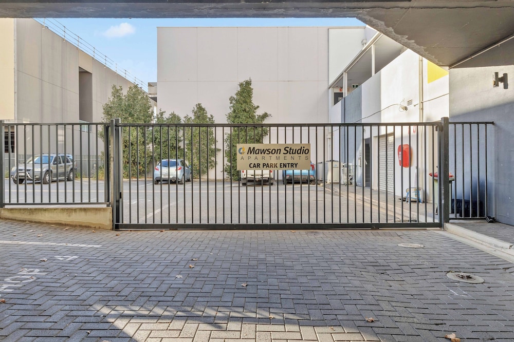 MAWSON LAKES HOTEL 57/64