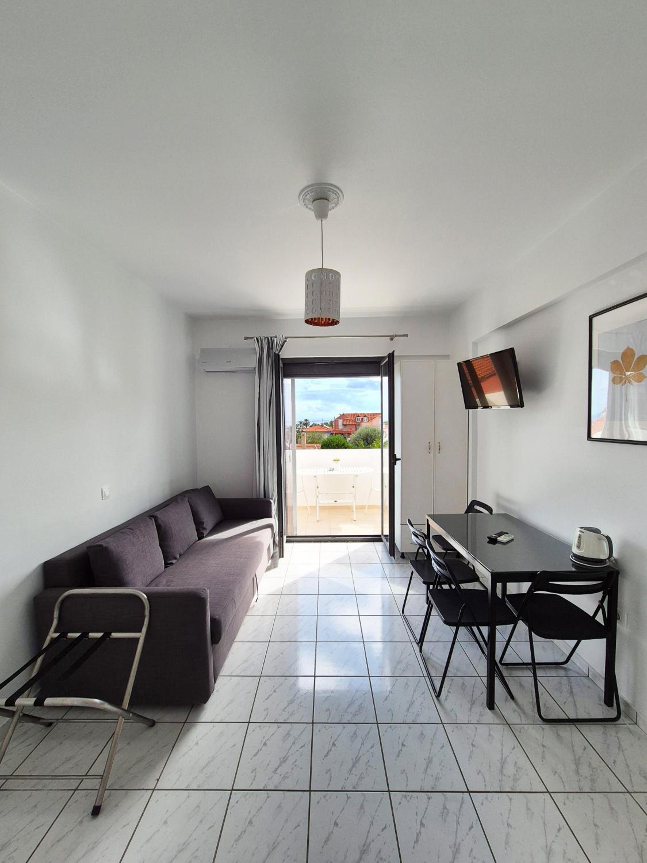 Natalies Hotel and Apartments 35/54
