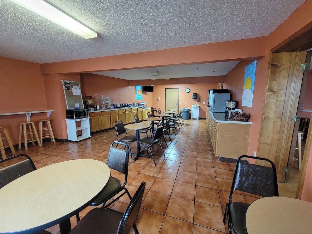 AmericInn by Wyndham Saint Ignace 39/56