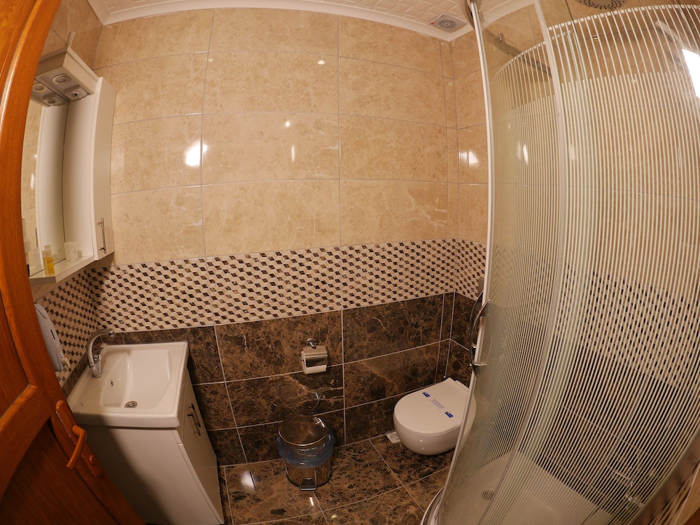 Elif Inan Motel 46/50