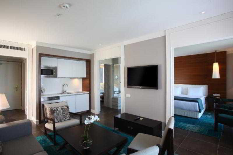 Sundance Suites Hotel 11/20