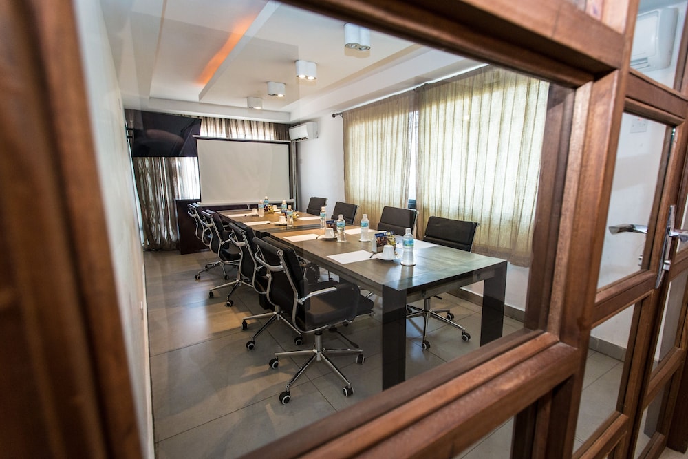 Swiss Spirit Hotel And Suites Freetown 43/47