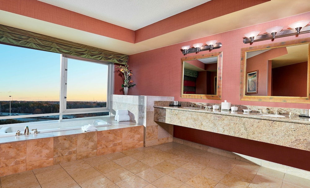 Embassy Suites by Hilton Hampton Convention Center 9/46