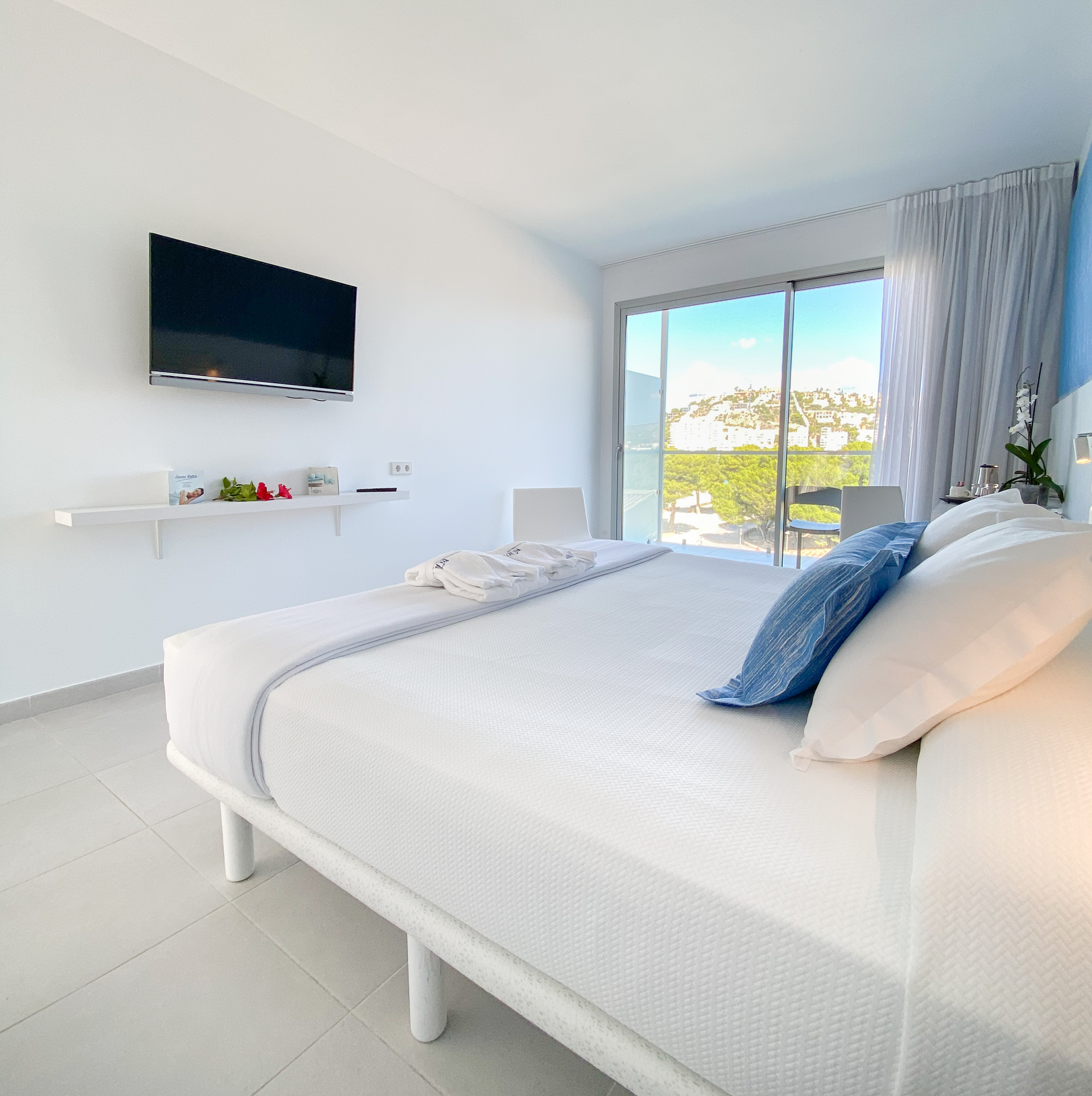 Premium, Double Bed, Lateral Side Sea View